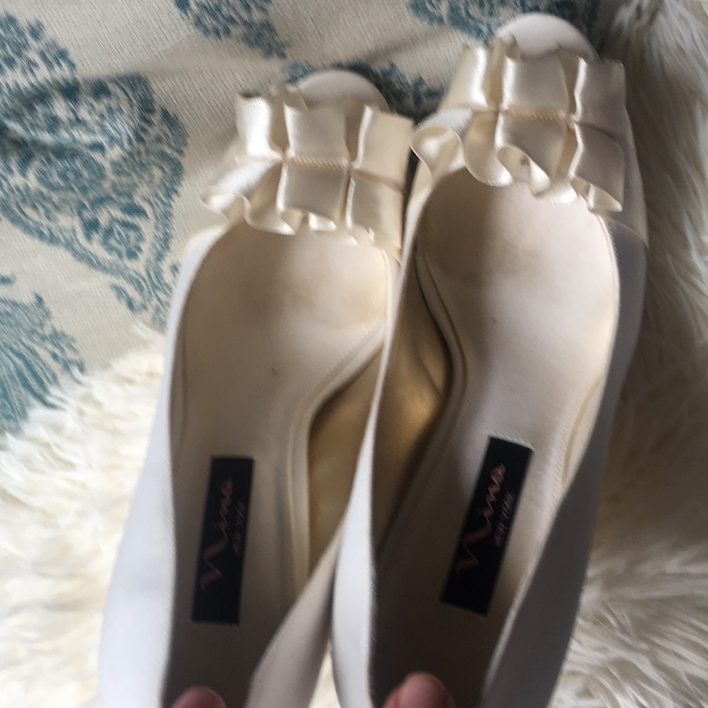 White Pearl Color Heels - Picture 5 of 8